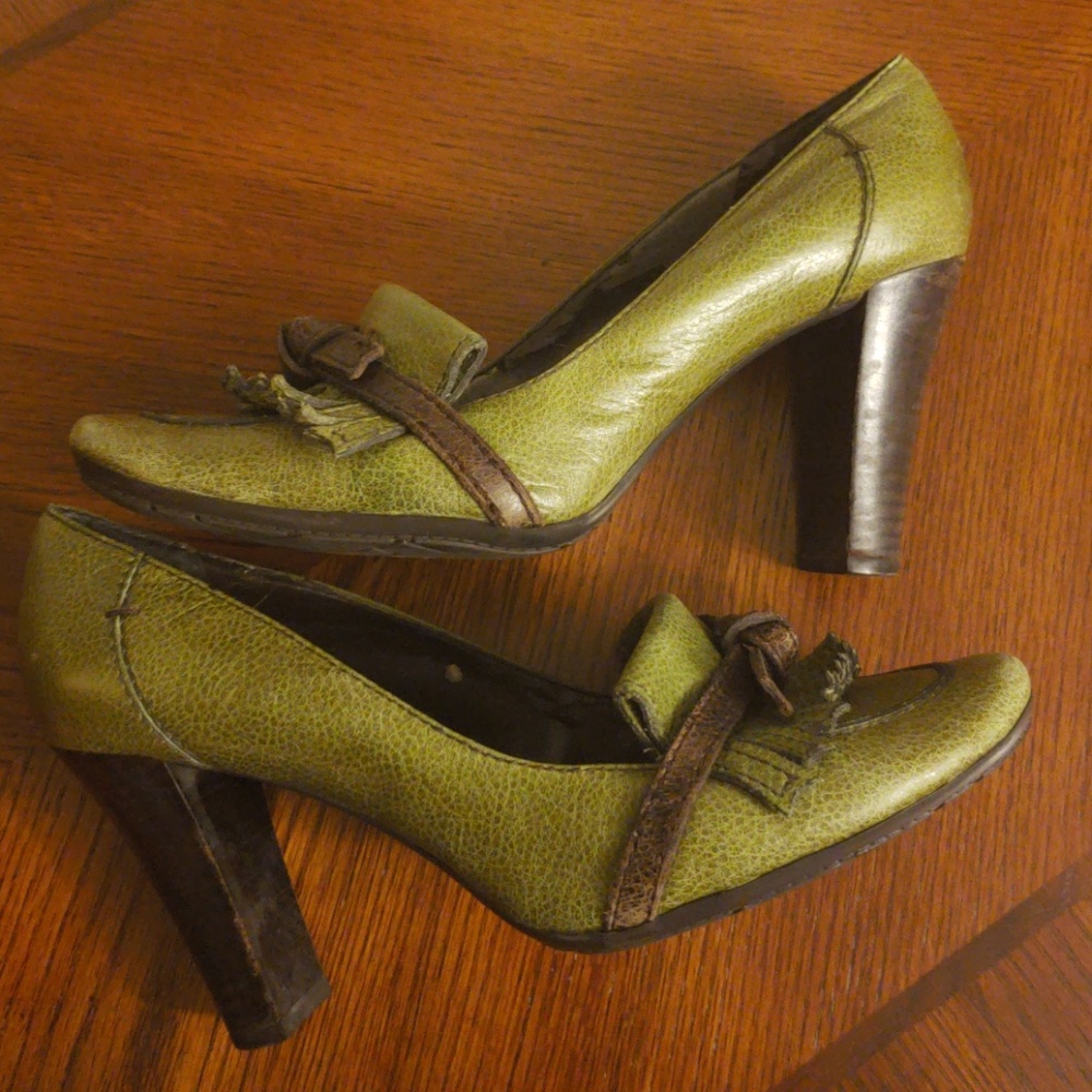 SOLD OFF POSHMARK 💋TOMMY HILFIGERTasseled Oxfords